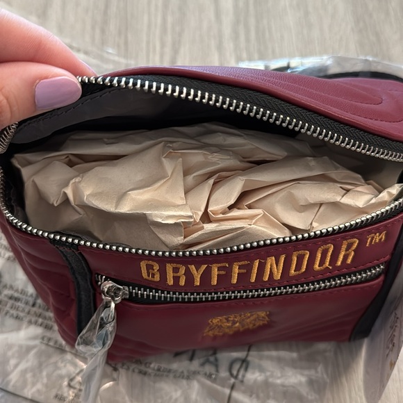 Danielle Nicole Gryffindor Fanny Pack - Picture 4 of 4